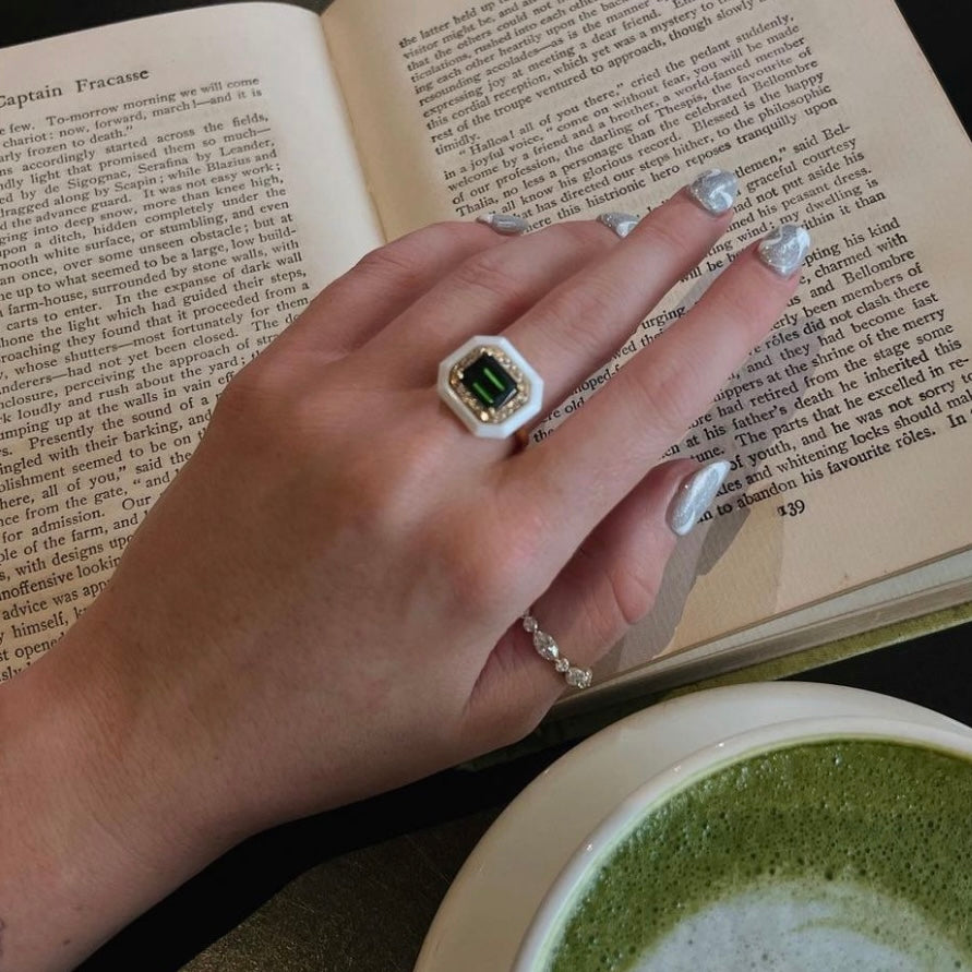 18K Yellow Gold Green Tourmaline & White Agate Ring