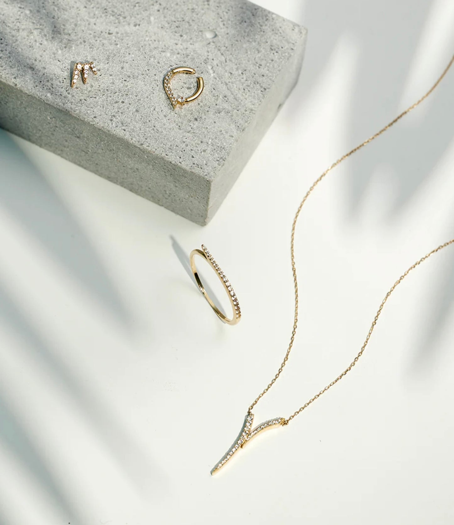 JAGGER | 14K Yellow Gold White Sapphire Ring