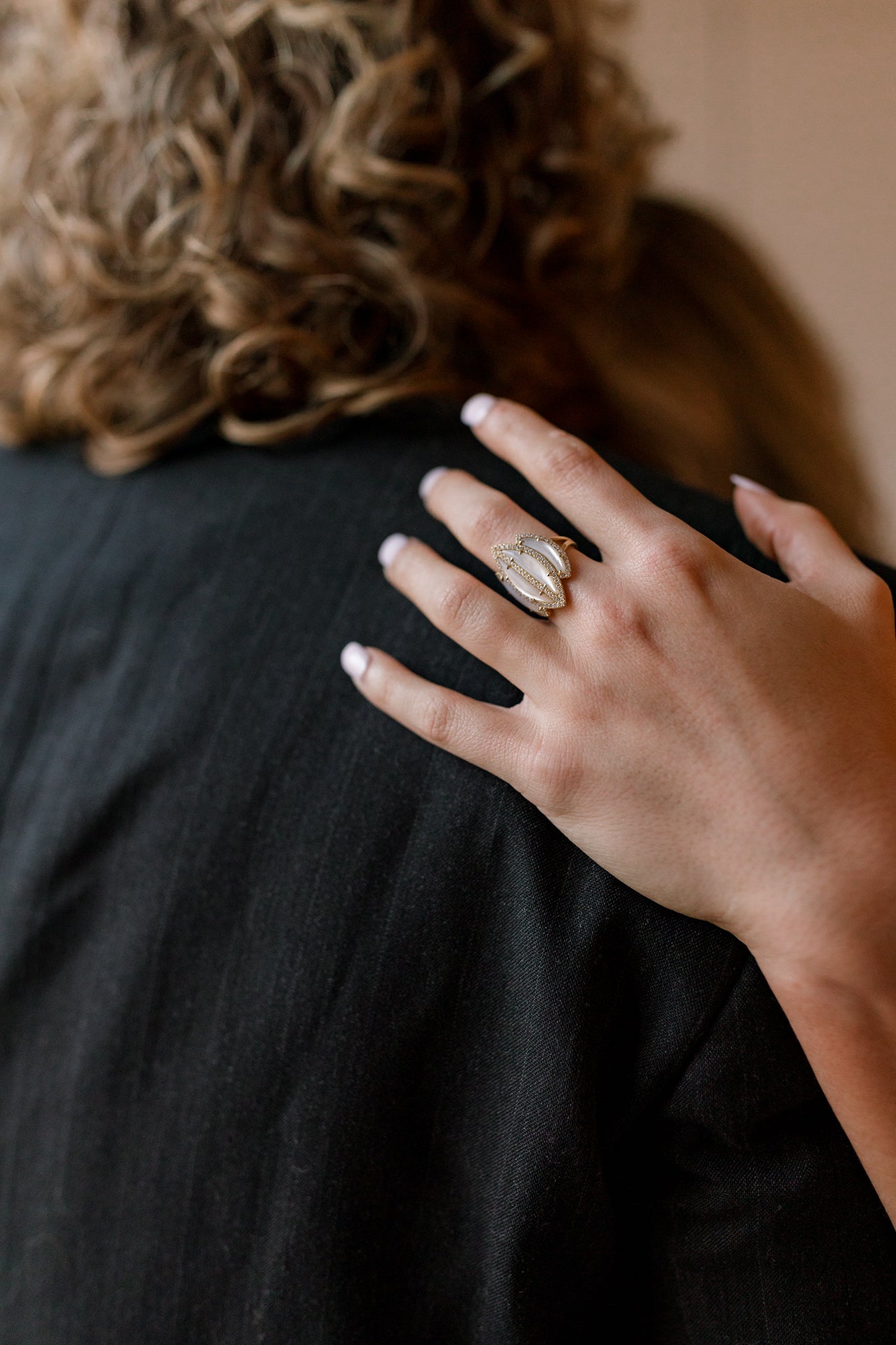 18K Yellow Gold Mother of Pearl & Diamond Ring