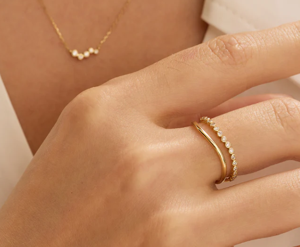 NICOLE | 14K Yellow Gold Wave Band