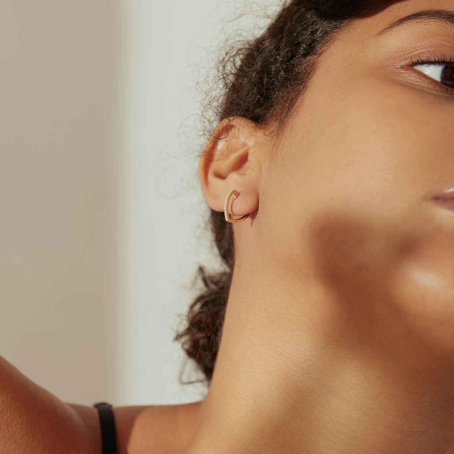 EVERLY | 14K Yellow Gold Diamond Heart Huggie Hoop