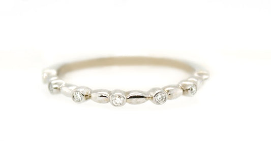 14K White Gold Diamond Bezel Scalloped Band