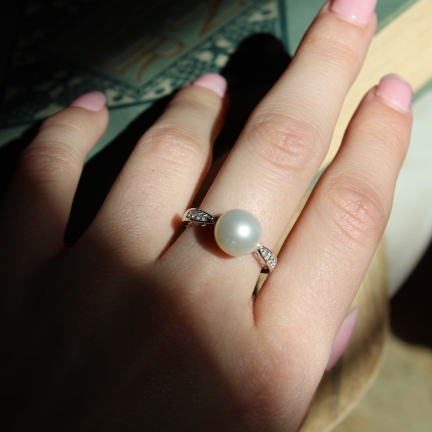 14K White Gold Pearl & Diamond Ring